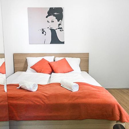 Relaxing 2-Bed Apartment For Extended Visits Виена Екстериор снимка