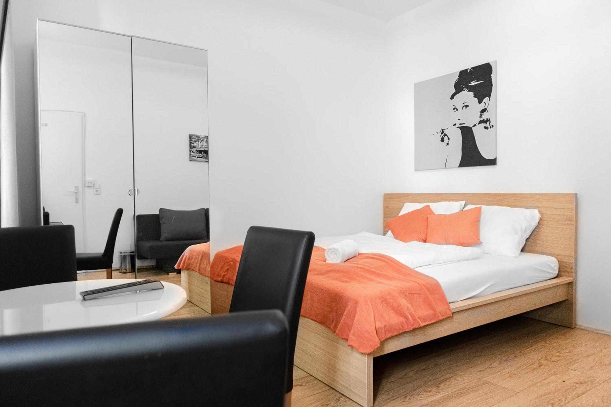 Relaxing 2-Bed Apartment For Extended Visits Виена Екстериор снимка