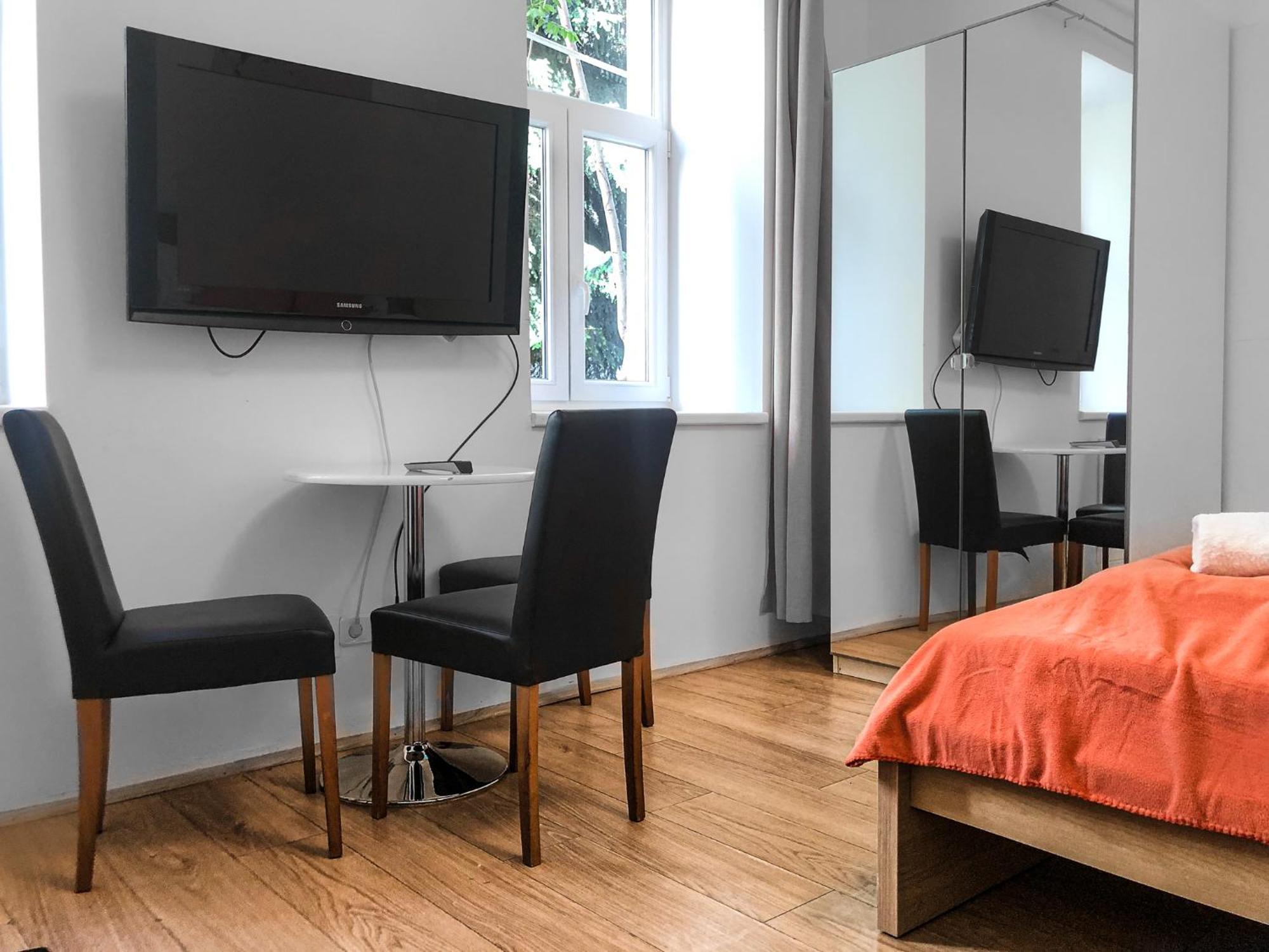 Relaxing 2-Bed Apartment For Extended Visits Виена Екстериор снимка