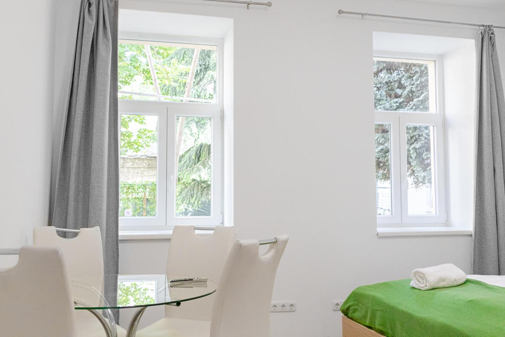 Relaxing 2-Bed Apartment For Extended Visits Виена Екстериор снимка