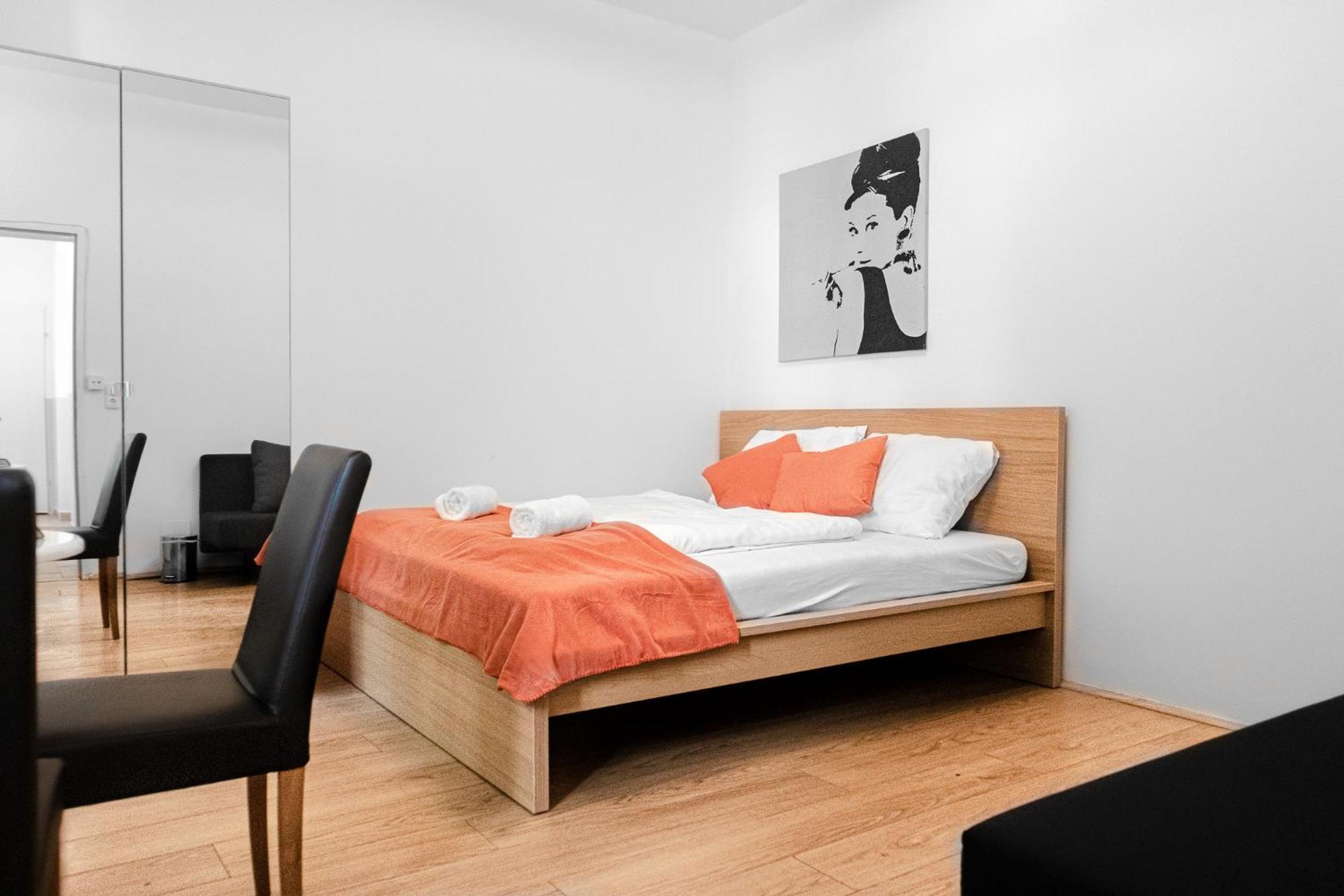 Relaxing 2-Bed Apartment For Extended Visits Виена Екстериор снимка