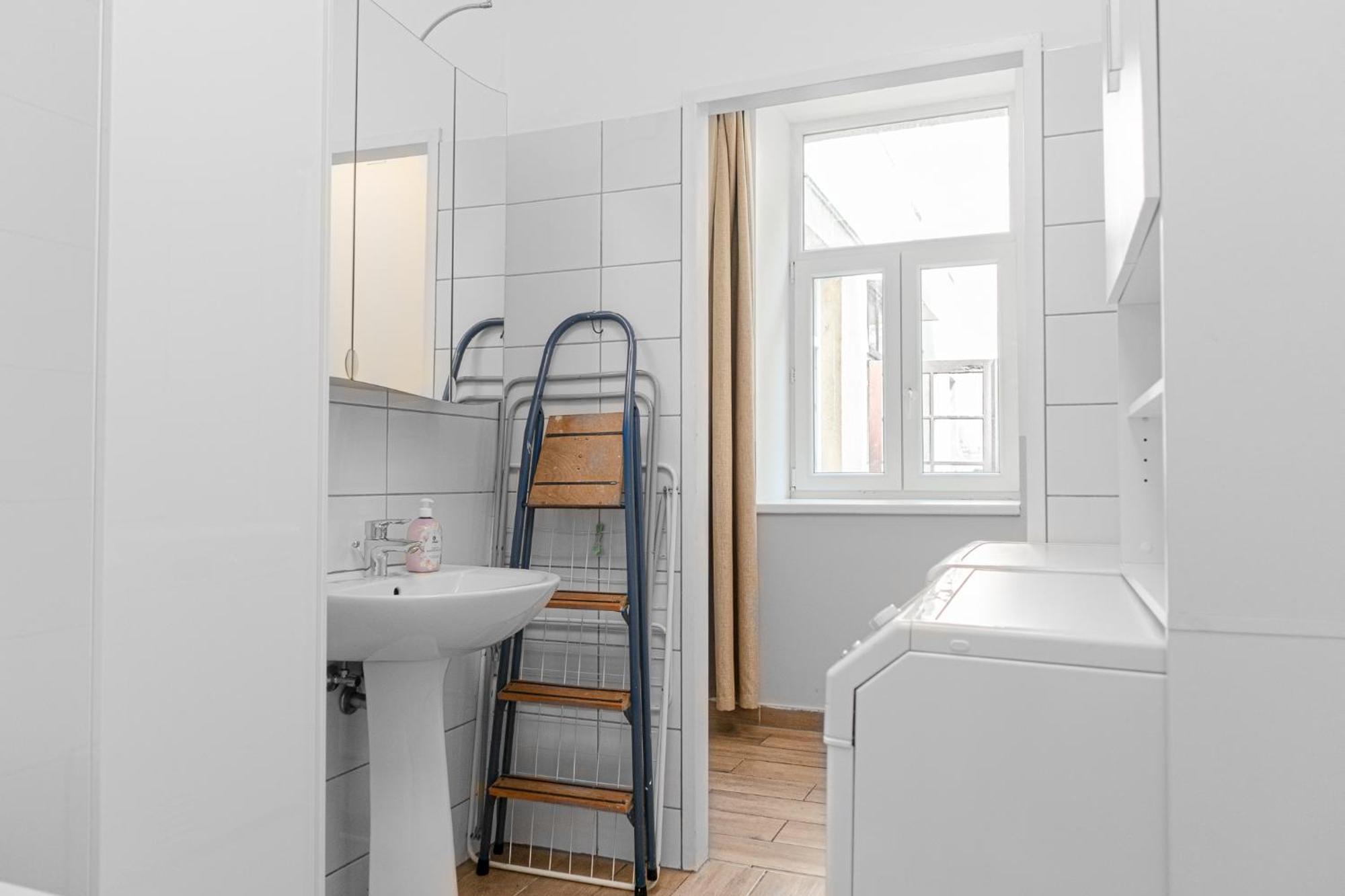 Relaxing 2-Bed Apartment For Extended Visits Виена Екстериор снимка